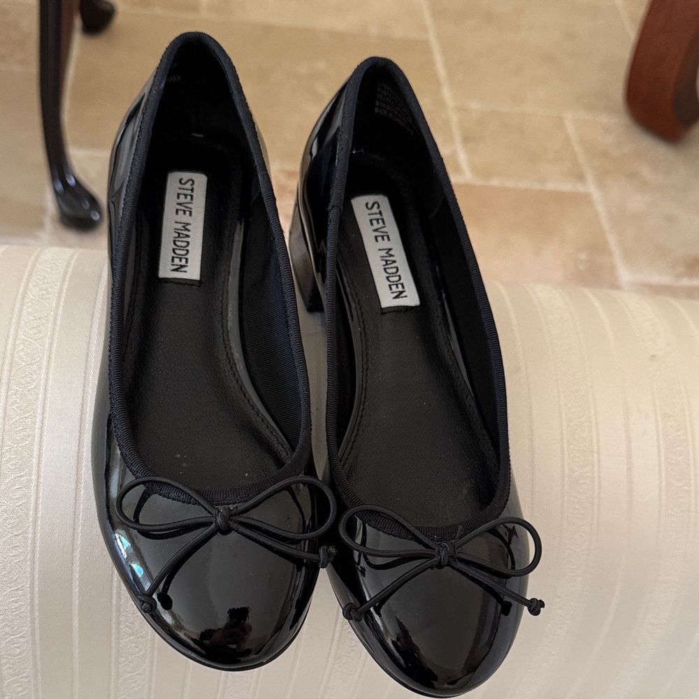 Steve Madden Glossy Black Flats with Bow